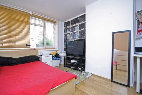 undefined, Victoria Road, Kingston Upon Thames KT1