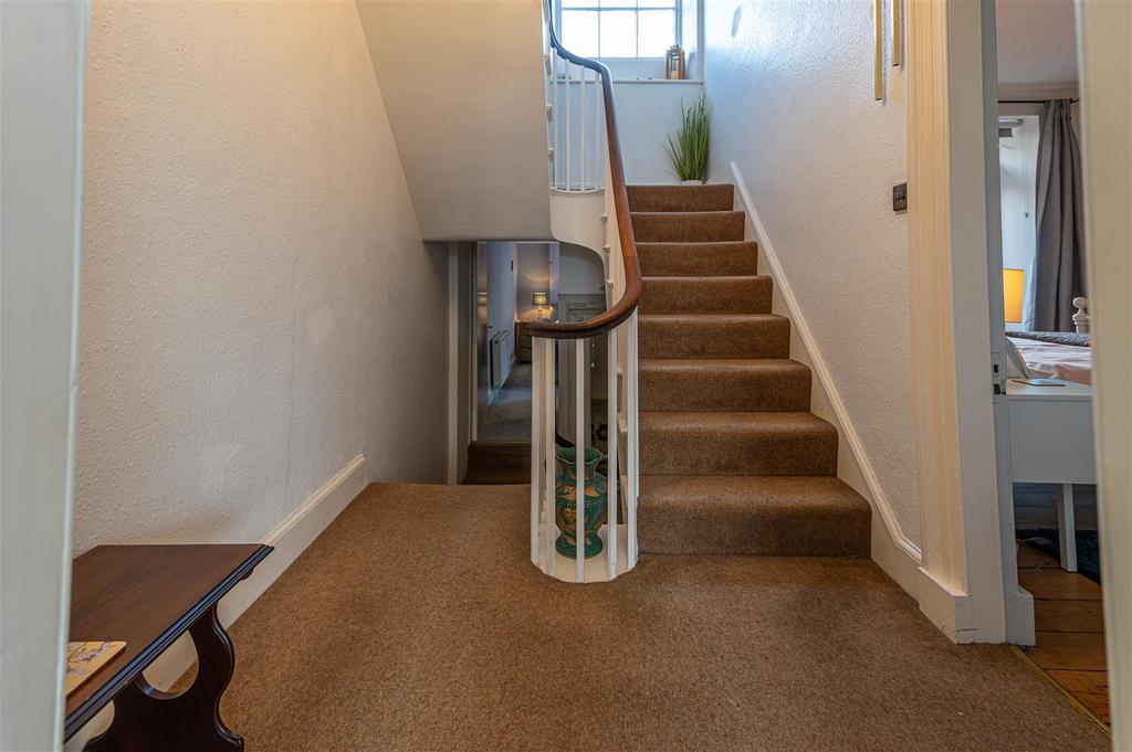 Split Level First Floor Landing