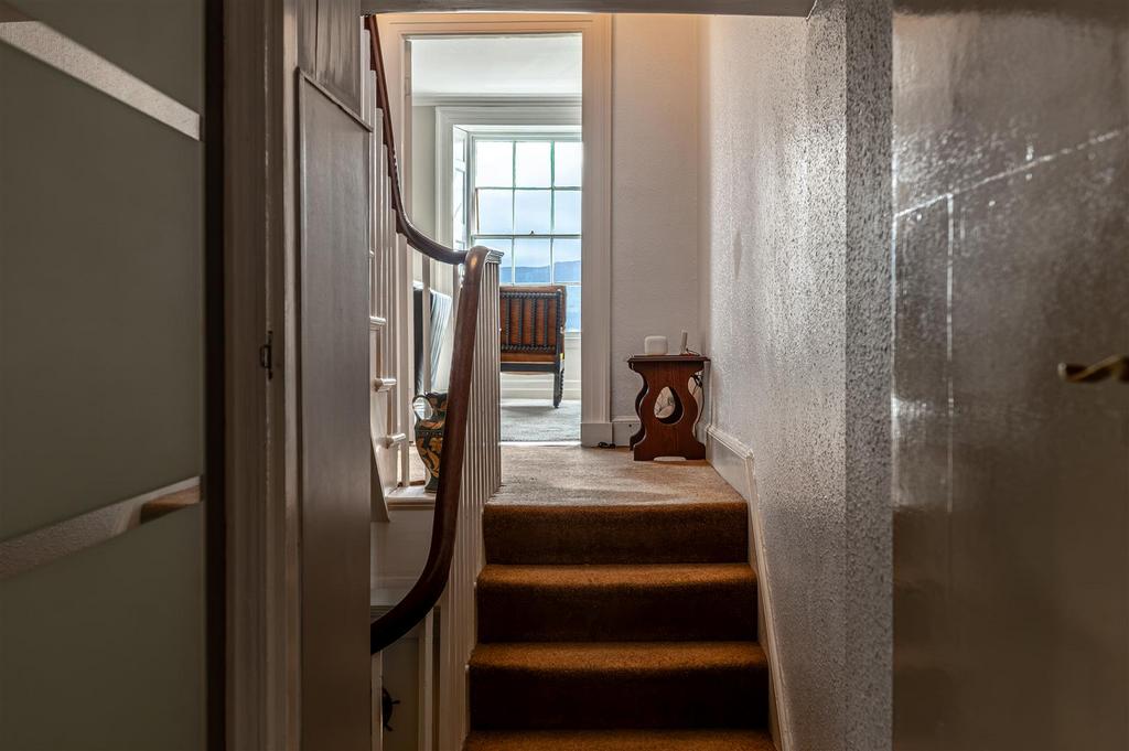 Split Level First Floor Landing