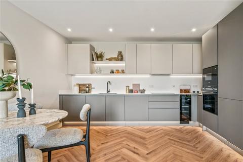 2 bedroom apartment for sale, London Square, SW17