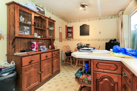 2 bedroom semi-detached house for sale, Thompson Avenue, Parkfields, Wolverhampton