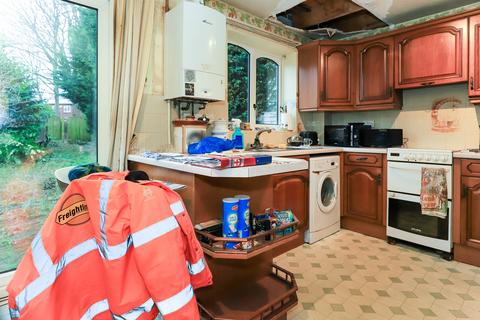 2 bedroom semi-detached house for sale, Thompson Avenue, Parkfields, Wolverhampton