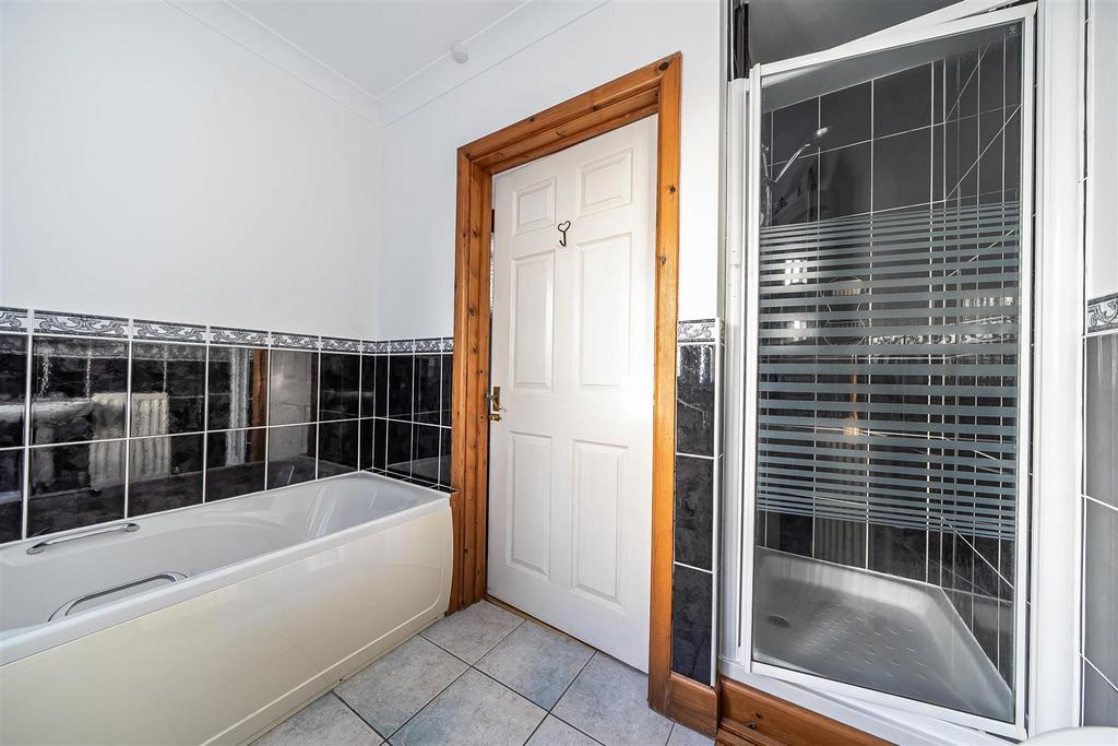 Bathroom 2nd angle