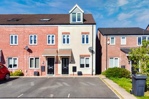 3 bedroom end of terrace house to rent, Wisteria way, Nottingham, NG14