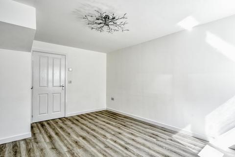 3 bedroom end of terrace house to rent, Wisteria way, Nottingham, NG14