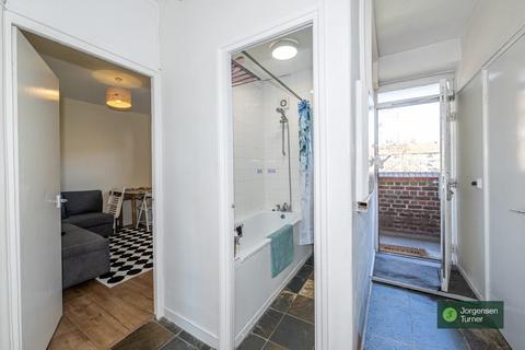 2 bedroom flat for sale, Blaxland House, White City Estate, W12