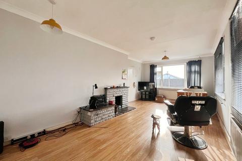 2 bedroom bungalow to rent, Lilian Road, Norwich, NR10