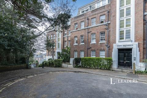 3 bedroom flat to rent, Richmond Gardens, Bournemouth, Dorset, BH1