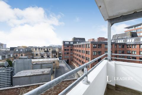 3 bedroom flat to rent, Richmond Gardens, Bournemouth, Dorset, BH1