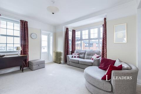 3 bedroom flat to rent, Richmond Gardens, Bournemouth, Dorset, BH1