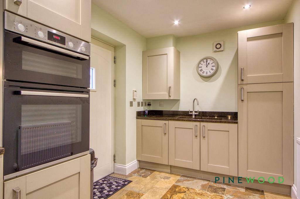 Kitchen / Breakfast Room