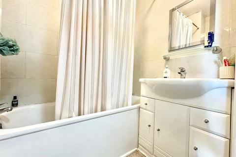 Studio to rent, March Court, Warwick Drive, SW15