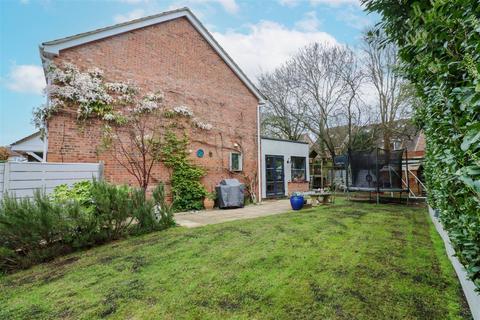 3 bedroom semi-detached house for sale, Nether Vell-Mead, Fleet GU52