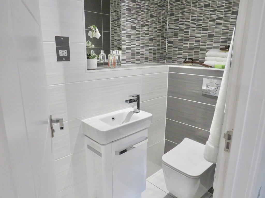 Cloakroom/wc