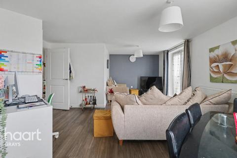 2 bedroom flat for sale, The Chase, Grays