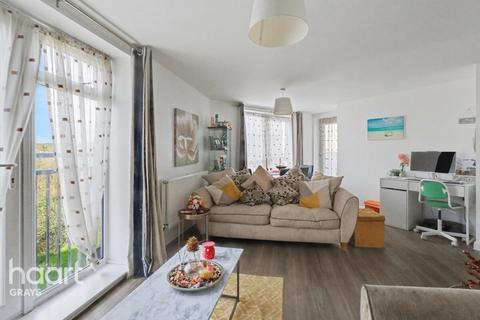 2 bedroom flat for sale, The Chase, Grays