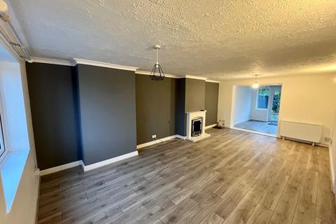 3 bedroom semi-detached house to rent, Wingfield Road, Lakenheath, BRANDON
