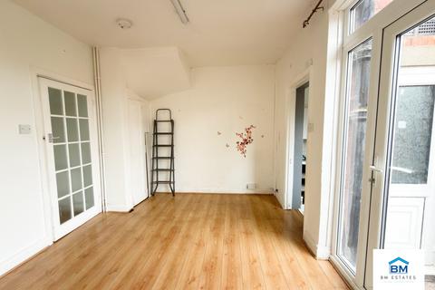 3 bedroom house for sale, St. Saviours Road, Leicester LE5