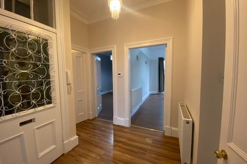 2 bedroom flat to rent, Niddrie Road, Queens Park, Glasgow, G42
