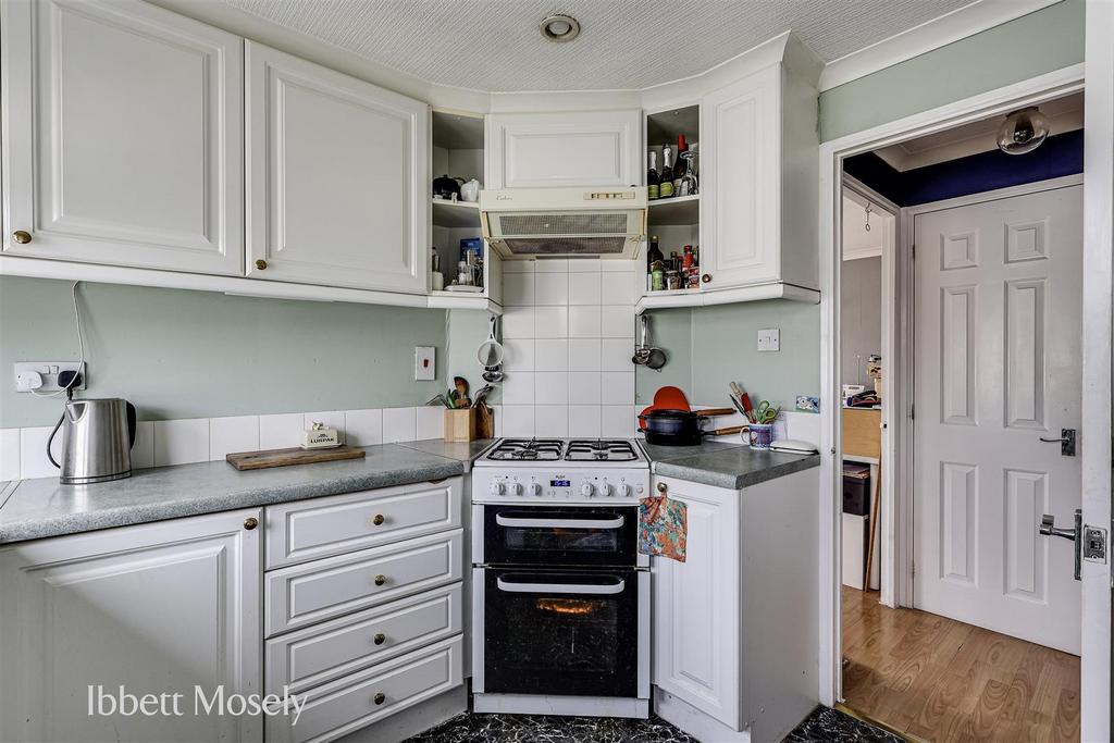 9 Kitchen.JPG