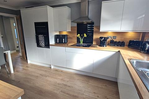 3 bedroom end of terrace house for sale, Tylcha Ganol, Tonyrefail, Porth