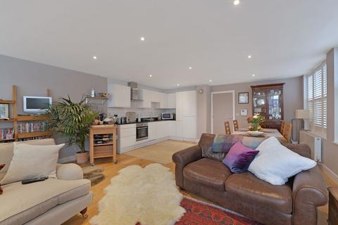 2 bedroom flat for sale, Lyons Crescent, Surety House, TN9