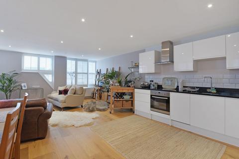 2 bedroom flat for sale, Lyons Crescent, Surety House, TN9