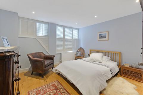 2 bedroom flat for sale, Lyons Crescent, Surety House, TN9