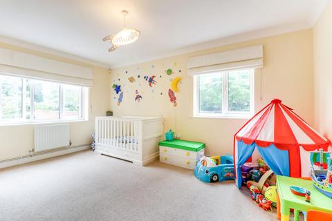 2 bedroom flat to rent, Cleve Place, Bridgewater Road, Weybridge, KT13