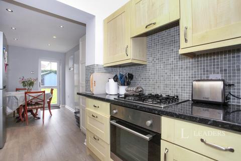 3 bedroom semi-detached house to rent, Southfields Drive, PE2