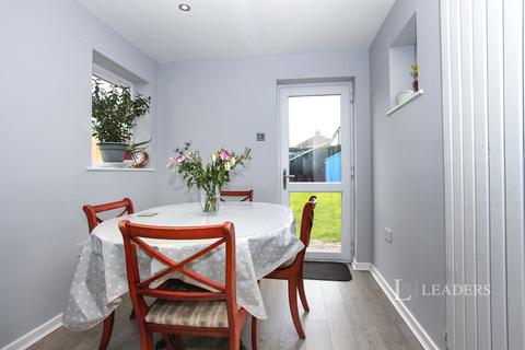 3 bedroom semi-detached house to rent, Southfields Drive, PE2