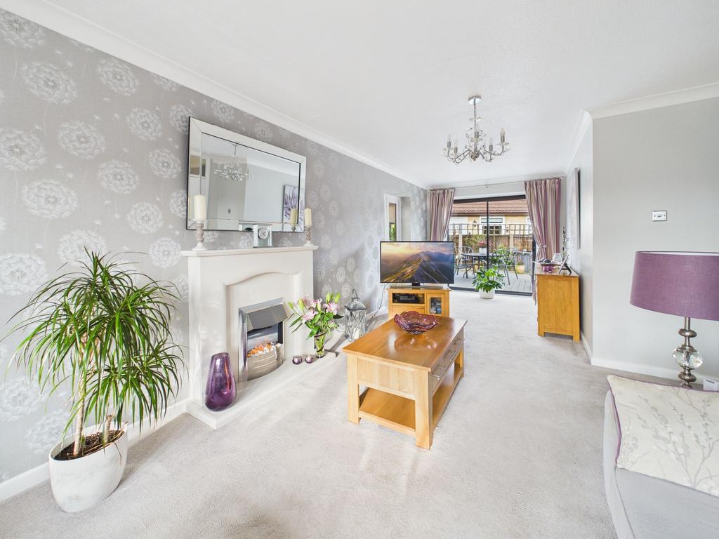 Lounge/Dining Room