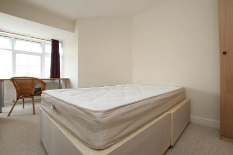 5 bedroom terraced house to rent, Great Clover Leaze, Bristol BS16