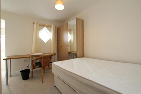 5 bedroom terraced house to rent, Great Clover Leaze, Bristol BS16