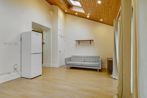 Studio to rent, 2, Gloucester Drive, Finsbury Park, N4