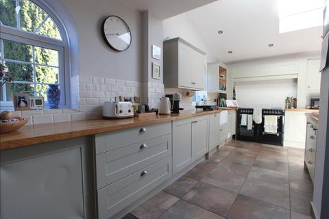 3 bedroom semi-detached house for sale, Halstatt Road, Deal, CT14