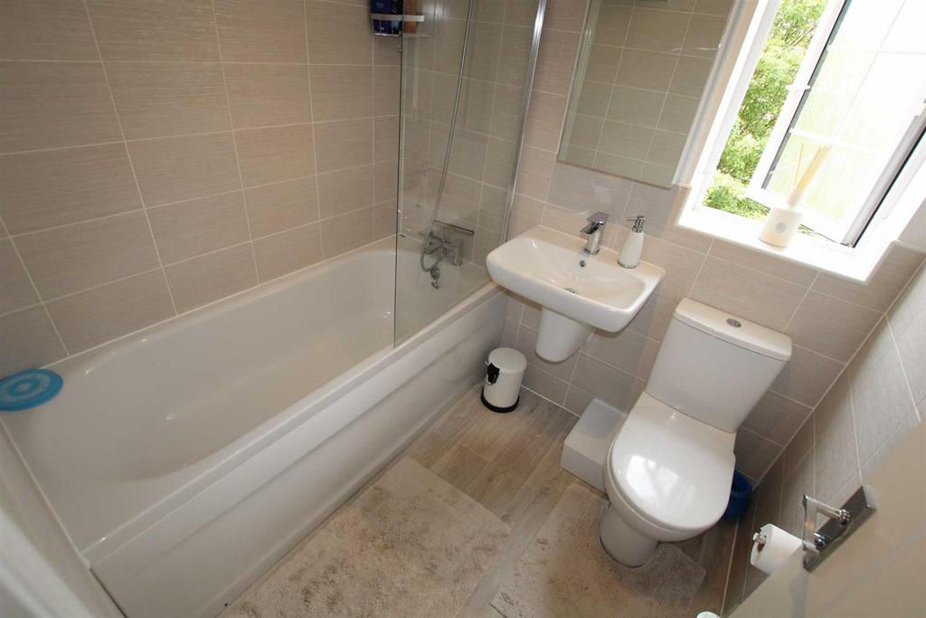Family Bathroom / WC: