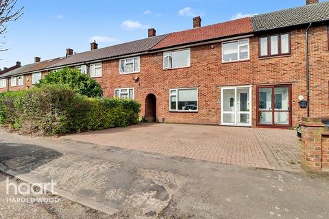 3 bedroom terraced house for sale, Lancing Road, Harold Hill