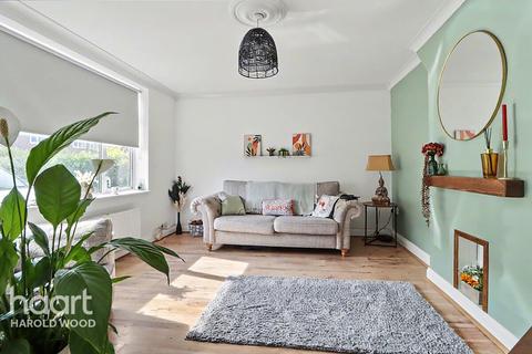 3 bedroom terraced house for sale, Lancing Road, Harold Hill