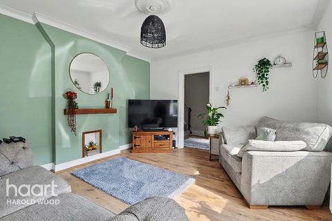 3 bedroom terraced house for sale, Lancing Road, Harold Hill