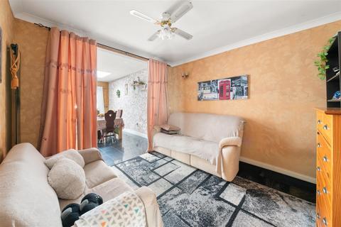 4 bedroom semi-detached house for sale, Central Avenue, Hounslow TW3