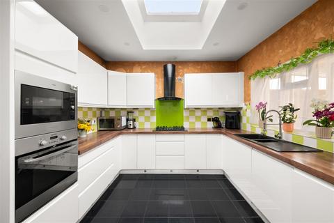 4 bedroom semi-detached house for sale, Central Avenue, Hounslow TW3