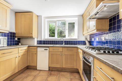 2 bedroom flat to rent, Shooters Hill Road London SE3