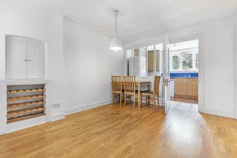2 bedroom flat to rent, Shooters Hill Road London SE3