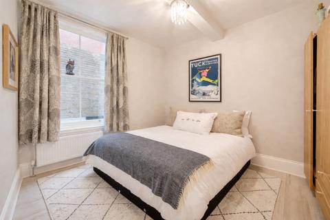 2 bedroom flat to rent, Princes Square London W2