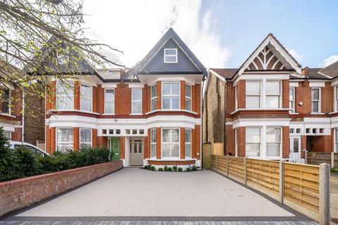Lynton Road, Acton, W3