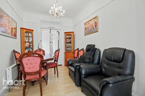 3 bedroom detached house for sale, Brook Road, Gravesend