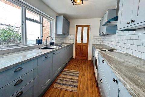 2 bedroom terraced house to rent, Clapham Terrace, CV31