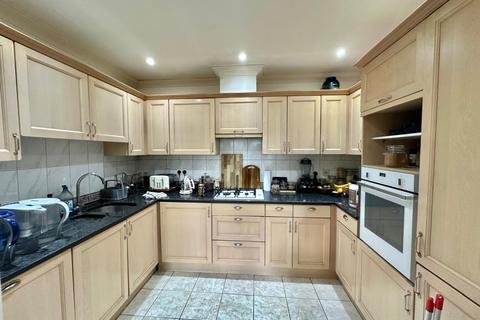 2 bedroom flat to rent, Stanley House, Palmers Green