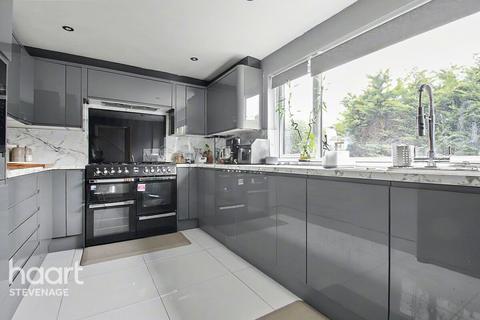 3 bedroom end of terrace house for sale, Archer Road, Stevenage